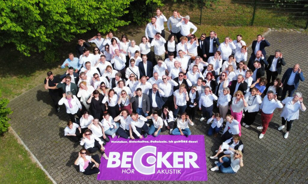 Gruppenfoto bei strahlendem Sonnenschein: Die 8. BECKER Fortbildungsmesse 